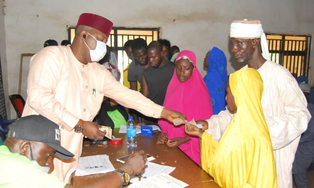 Hon. Imran Usman Jibrin, Senior Special Assistant to the Nasarawa State Governor on Humanitarian Service administering the monthly stipend to beneficiaries