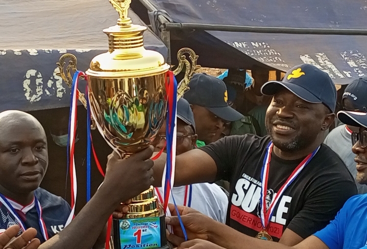 The state commissioner for health Pharmacist Ahmed Baba Yahaya who represented Nasarawa State Governor, Engineer Abdullahi Sule present the cup to the Kofa FC for emerging victorious