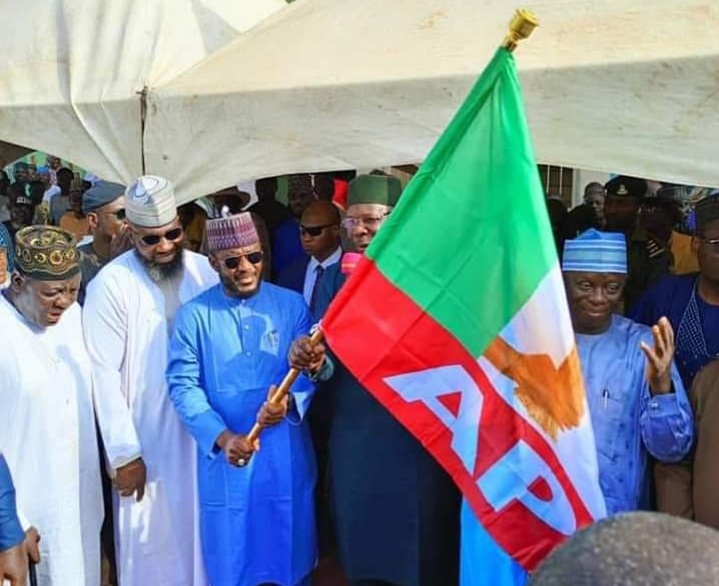 Hon. Mohammed Yarima Al-basheer, APC candidate for Nasarawa /Toto Federal House of Representatives receiving flag from Nasarawa State Governor Engr. Abdullahi Sule