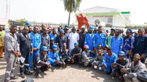 Governor Samuel Ortom has presented start-up kits to 43 youths of the state trained in automobile maintenance at the Innoson Kiara Academy, Nnewi.