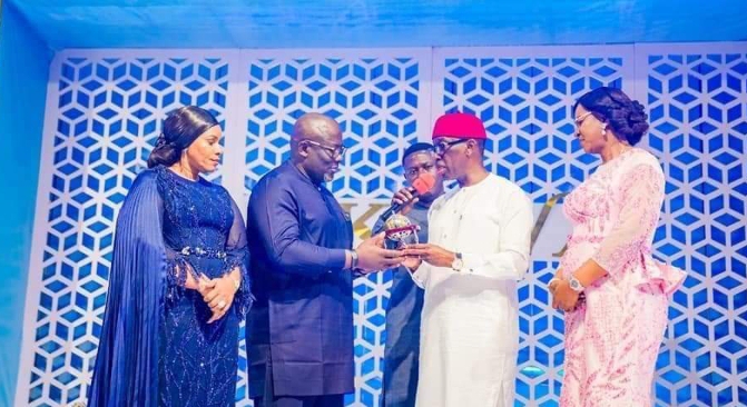 R-L: Delta State Governor, Senator Dr Ifeanyi Arthur Okowa, CON, and incoming Delta State Governor, Rt Hon Sheriff Francis Oborevwori, JP, flank by wives