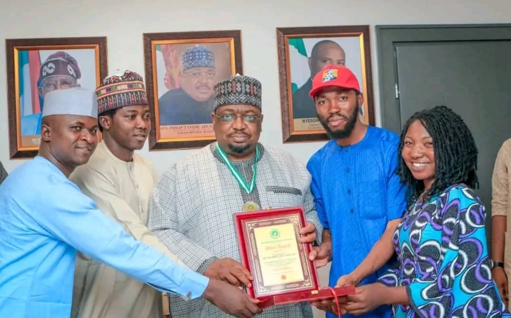 Senator Philip Aduda receives an award of excellence from leadership of AISA led by it president, Comrade Mohammad Nasir Abaji, in Abuja on Wednesday.