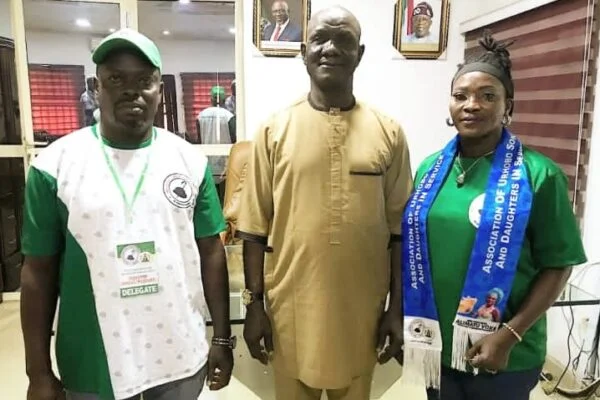 Urhobo Federal Civil Servants installs Gov Oborevwori Distinguished Patron Chief Executive Officer of Delta State Orientation and Communications Bureau, Dr Fred Latimore Oghenesivbe (M), National President of the Association, Mrs Okolakpa Alimatu Voke and the Social Welfare Director, Mr Unuafe Onovughakpo Henry