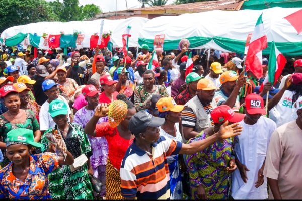 Just in: Thousands rejects APC, LP, Others, joins PDP's Ighodalo In Igueben