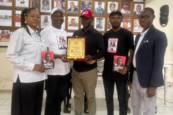 Edo 2024: Group Declares Support for Ighodalo, Present him with leadership award