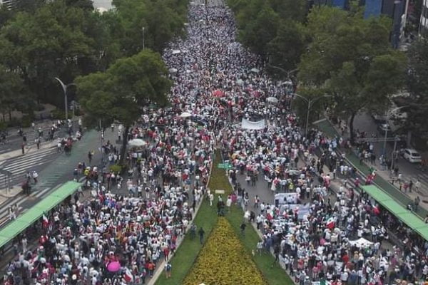 Judicial workers protest the government's proposed reform, which would make judges stand for election,