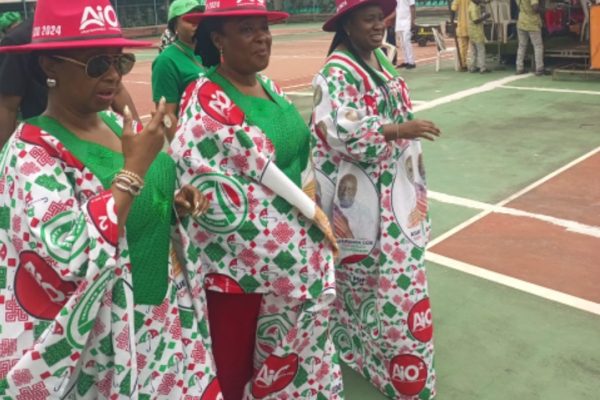 Edo 2024: Edo Market Women Declare Support for Ighodalo's Gubernatorial Bid During Obaseki's Visit