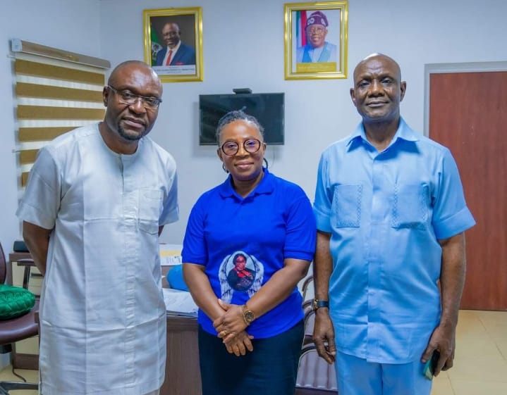 Chief Job and Wealth Creation Officer, Delta State Job and Wealth Creation Bureau, Comrade Ifeanyi Michael Egwunyenga (1st from left), Director General, Delta State Orientation and Communications Bureau, Dr (Barr) Fred Latimore Oghenesivbe, JP, (1st from right) and Mrs Christiana Jobome-Emetulu (middle), at Emetulu's office, on Wednesday, after Comrade Egwunyenga took his turn at the Orientation Panorama platform on Voice of Delta FM Radio, Asaba.