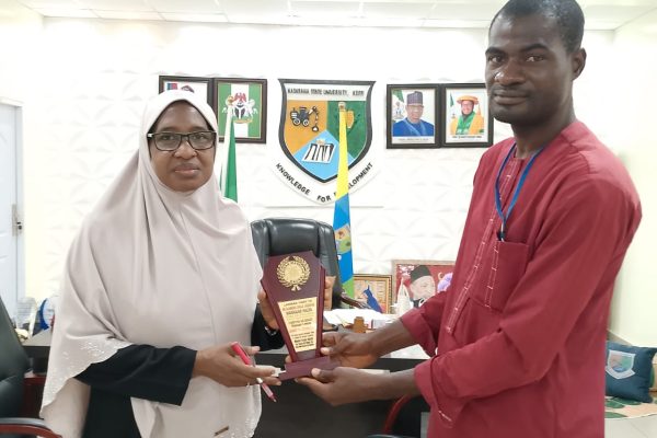 Vice Chancellor of the Nasarawa State University Keffi, Prof. Sa'adatu Hassan Liman and John Dogo Wada, correspondent for Nasarawa state at the well-known national print media outlet Blueprint Hausa version (Manhaja)