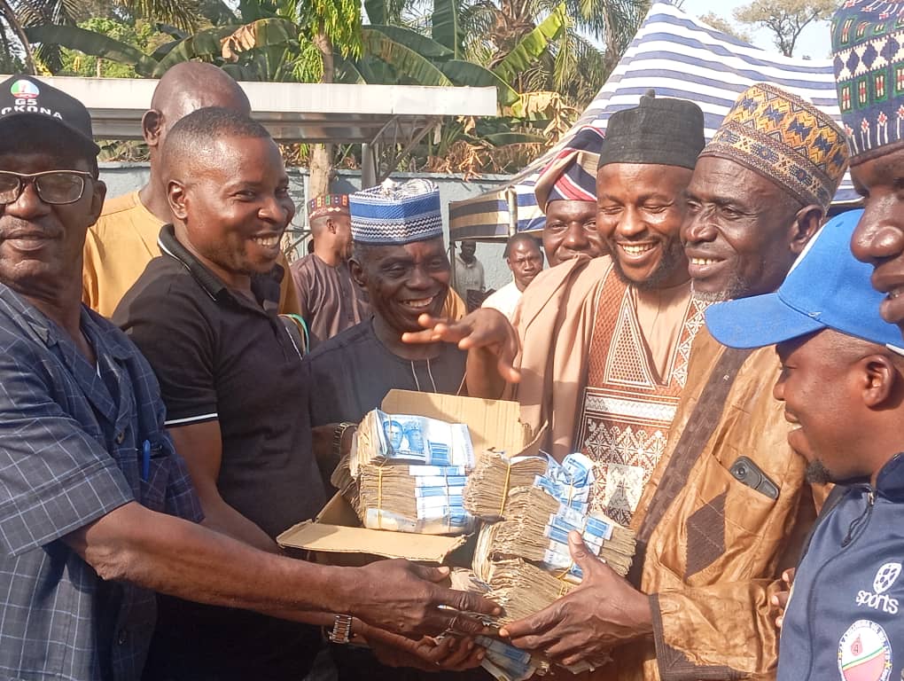 Nasarawa Speaker gives constituents 500 bags of rice, N6 million for Christmas