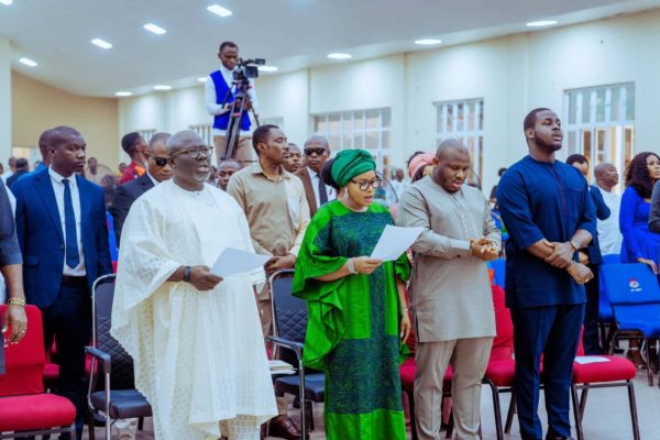 Rt. Hon. Sheriff Oborevwori, Governor of Delta State (L), his wife and Delta State First Lady, Deaconess Tobore Oborevwori, and other family members