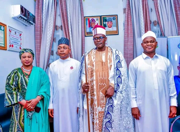 Alhaji Yahaya Bello, the former Governor of Kogi State (R), , the Ohinoyi of Ebiraland, Dr. Tijani Ahmed Anaje (M) and Kogi State Governor, Ahmed Usman Ododo (L)