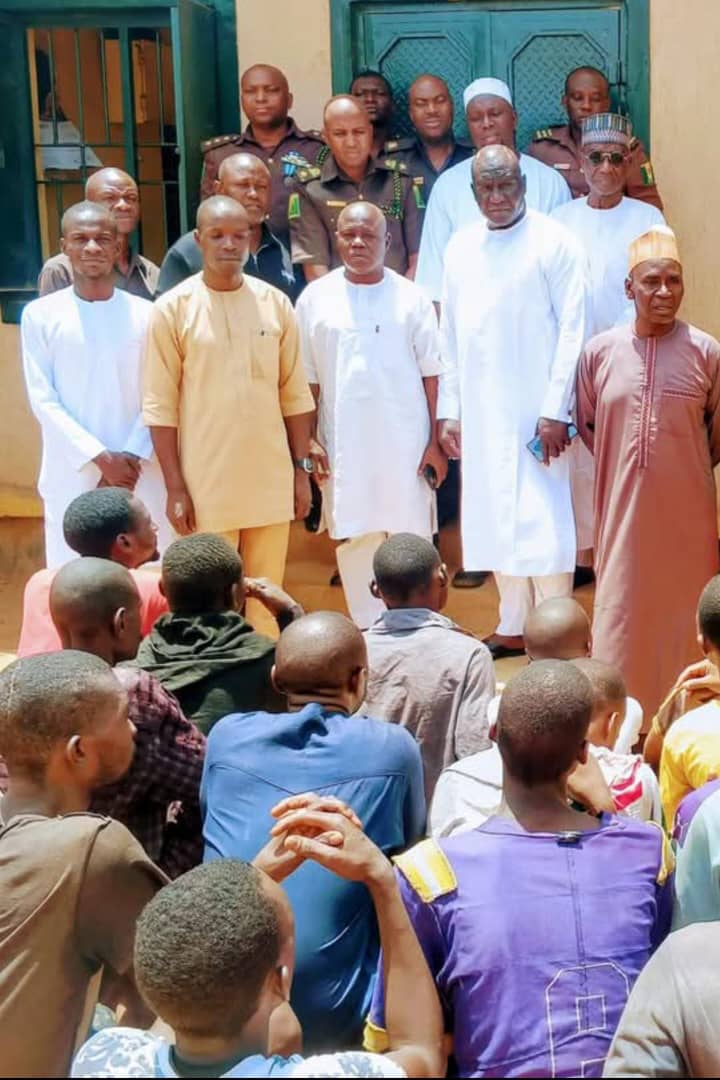 Senator Wadada delegation and inmates who regained their freedom