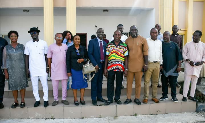 Executive Chairman of Warri South West Local Government Council, Hon. Sylvester Oromoni and Delta State Government’s Committee on Military and Paramilitary Youth Enlistment Awareness, in Ogbe-Ijoh on Monday