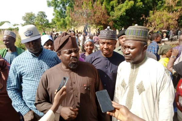 Nasarawa Assembly begins oversight duties in LGAs to ensure frugal management of public funds Chairman House Committee on Local Government and Chieftaincy Affairs Hon. Musa Abubakar Ibrahim and Toto LGC Executive Chairman, Pharm. Ahmed Baba Yahaya