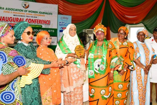 Mahmoud praises female journalists for helping to curb insecurity Dr. Mariya Mahmoud, the FCT Minister of State in a group photograph with the Nigeria Association of Women Journalists (NAWOJ), Zone D (North Central)