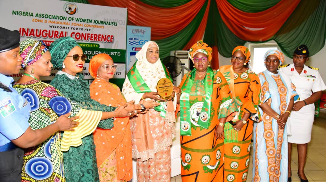 Dr. Mariya Mahmoud, the FCT Minister of State in a group photograph with the Nigeria Association of Women Journalists (NAWOJ), Zone D (North Central)