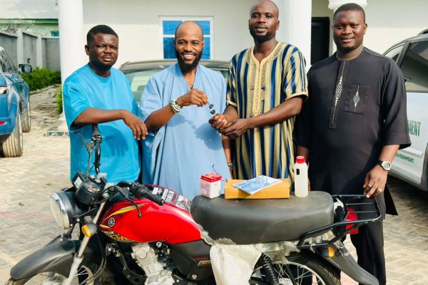 Gov Ododo SA Oladele Nihi gifts Kunle Olupinla a new motorcycle Hon Oladele John Nihi, Founder/CEO of OJN Foundation and Special Adviser on Youth and Student Matters to the Kogi State Governor presenting a brand new motorcycle to Kunle Olupinla