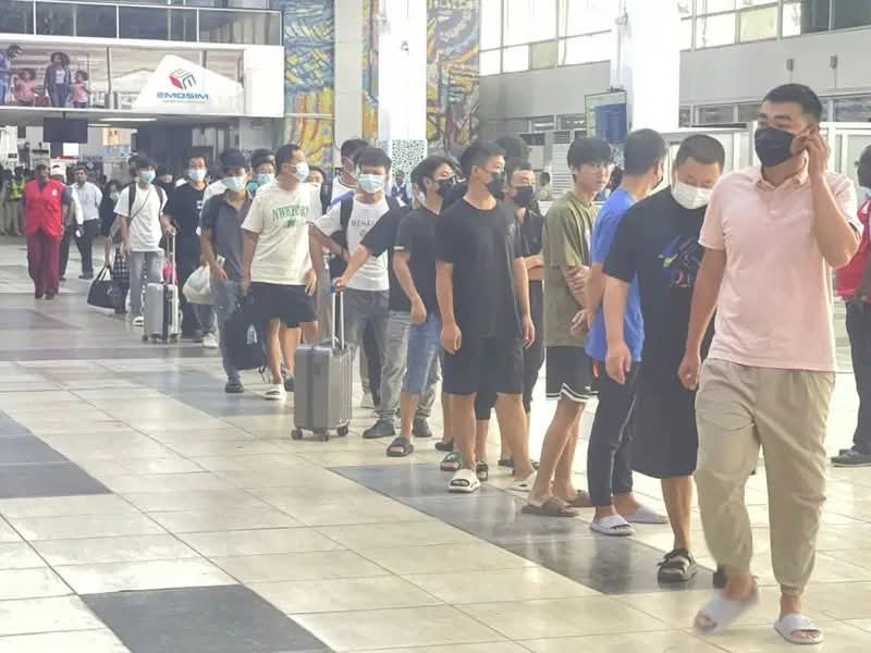 EFCC partners with NIS to deport foreign nationals over cybercrime in Nigeria