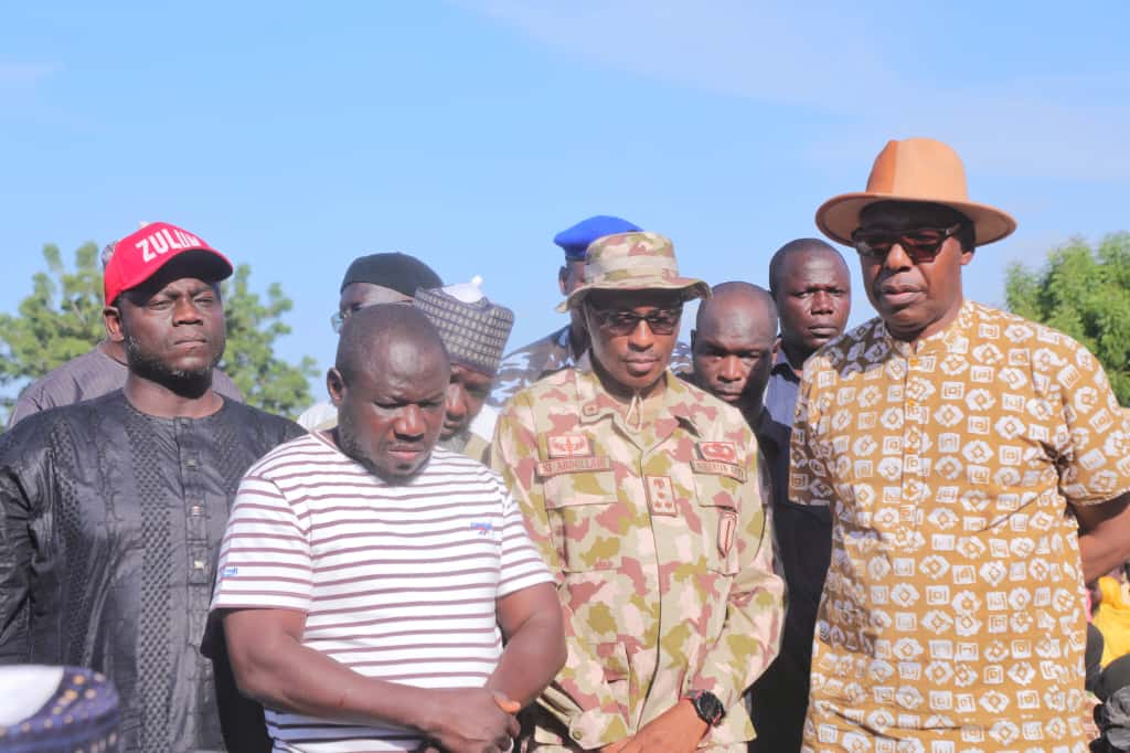 Borno State Governor, Professor Babagana Umara Zulum (L)