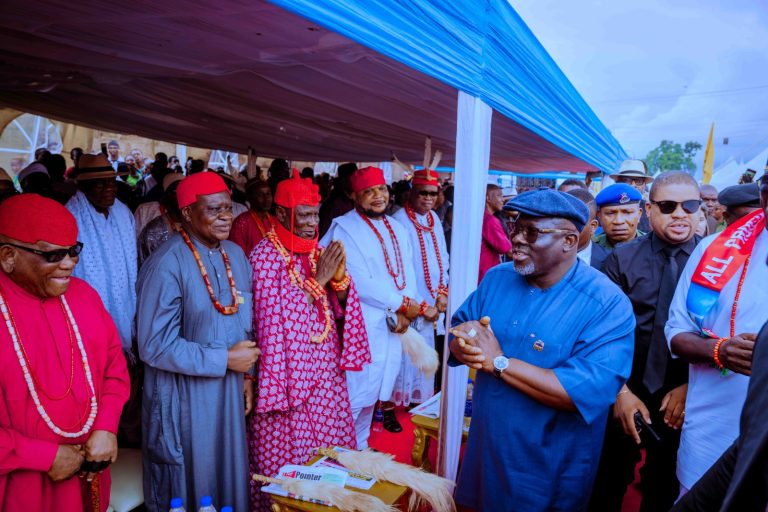 Oborevwori Defies Rain, Flags Off ₦21.3 Billion Ugbolu–Okpanam Road Project