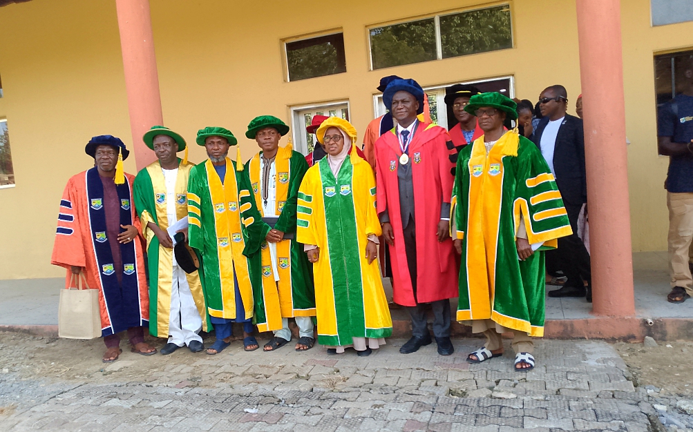 The Vice Chancellor Nasarawa State University Keffi, Prof Sa'adatu Hassan Liman as well as the Inaugural lecturer and other Academic Staff in a photograph.