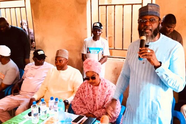 Abubakar Hassan Nalaraba while addressing APC EXCOS and his campaign coordinators from Nasarawa west senatorial district.