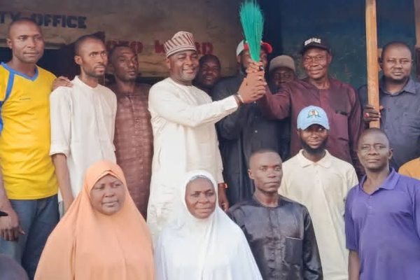 Mass Exodus: Ex-SDP Chairmanship candidate, Hundreds of Supporters Defect to APC on Maikaya's Call in Nasarawa