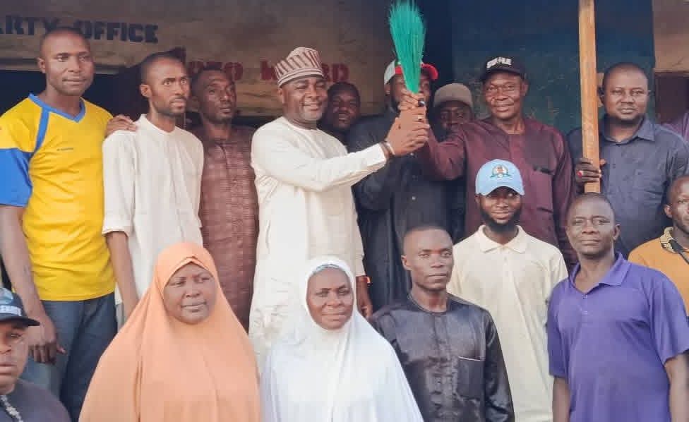 Mass Exodus: Ex-SDP Chairmanship candidate, Hundreds of Supporters Defect to APC on Maikaya's Call in Nasarawa