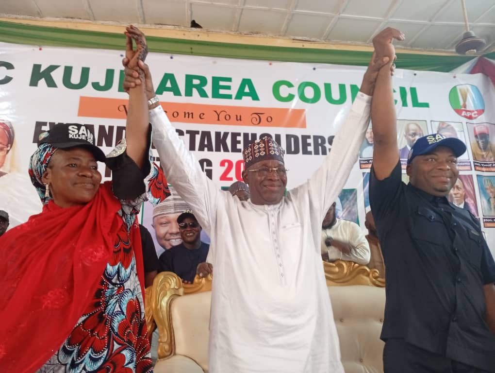 Senator Usman Jibrin Wowo endorsed the APC Chairmanship candidate Hon Samuel Danjuma Shekwolo and his running Hajiya Asabe Boyi during the party's stakeholders meeting in Kuje
