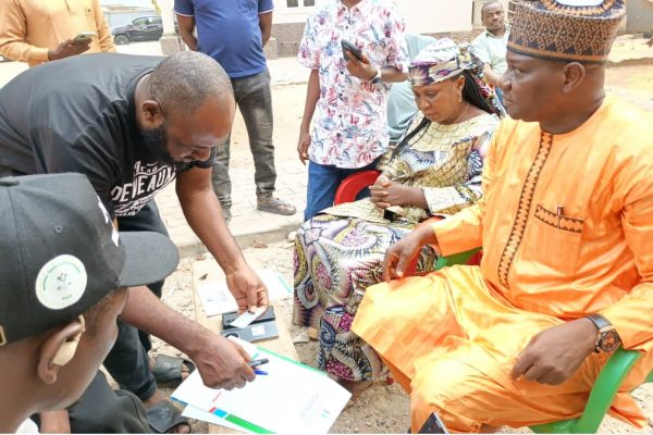 Speaker of the Nasarawa State House of Assembly, Rt. Hon. Danladi Jatau Ph.D and his wife, Theresa Kaka Danladi Jatau being attended to by APC E-Registration officials