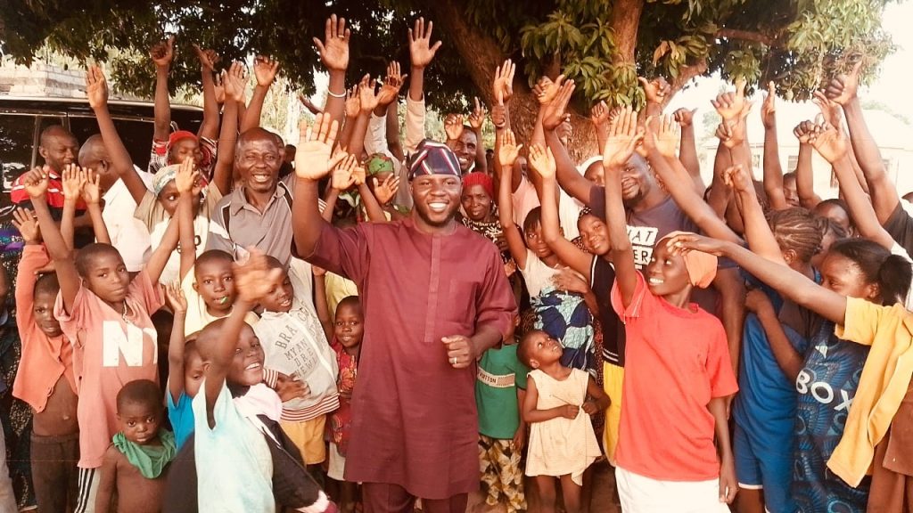 Hon. Solomon Jonathan Anyu'Abga, an SDP aspirant for Nasarawa Eggon West with his supporters during a visit to some electoral wards.
