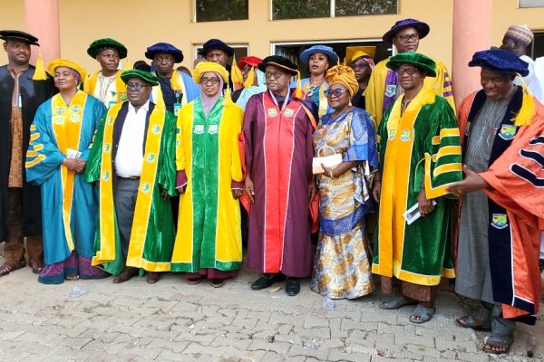The VC, together with other Academic staff of the institution in a group photograph.