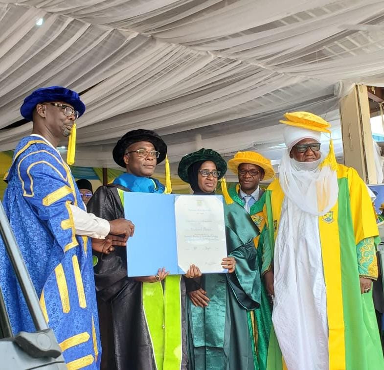 The governor, Nasarawa State, Engr. Abdullahi A. Sule together with the VC, NSUK, the Emir of Keffi and one of the honourary awardees, Dr Mahmood Ahmad in a photograph.