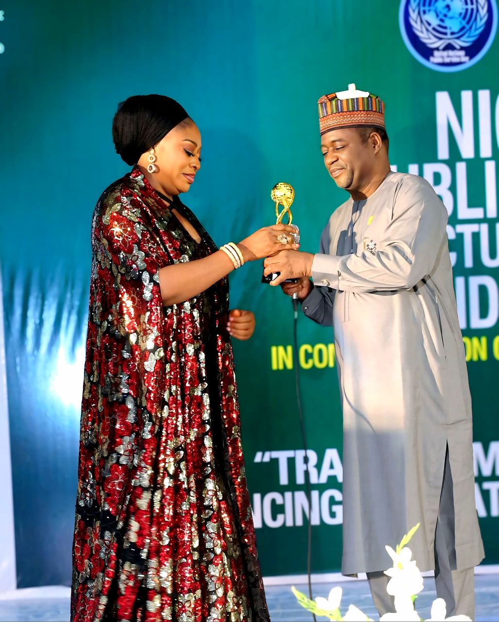 Kogi State Coordinator of the Agro-Climatic Resilience in Semi-Arid Landscapes (ACReSAL) project, Ladi Ahmed Jatto receiving her award