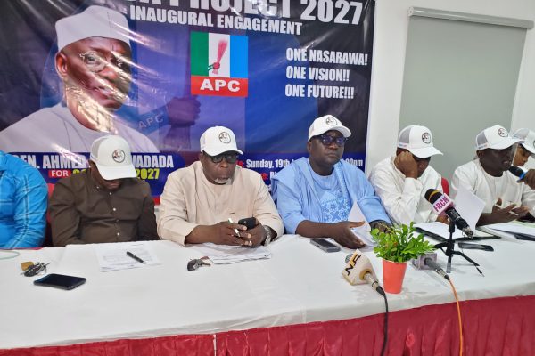 Chairman of the Wadada Project advisory council 2027, Hon. Kwanta Yakubu as well as Other members of the committee.