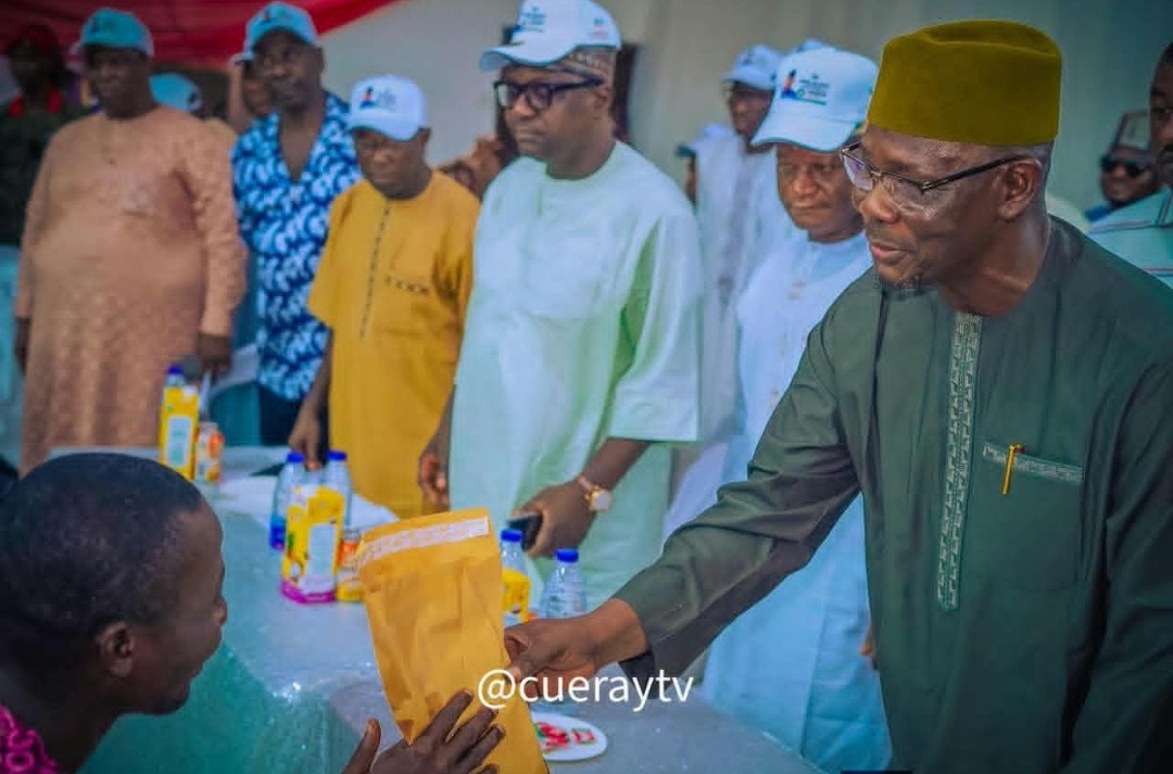 NSUBEB Chairman Kassim Muhammad Kassim presents ₦250,000 grants to beneficiaries in Nasarawa North