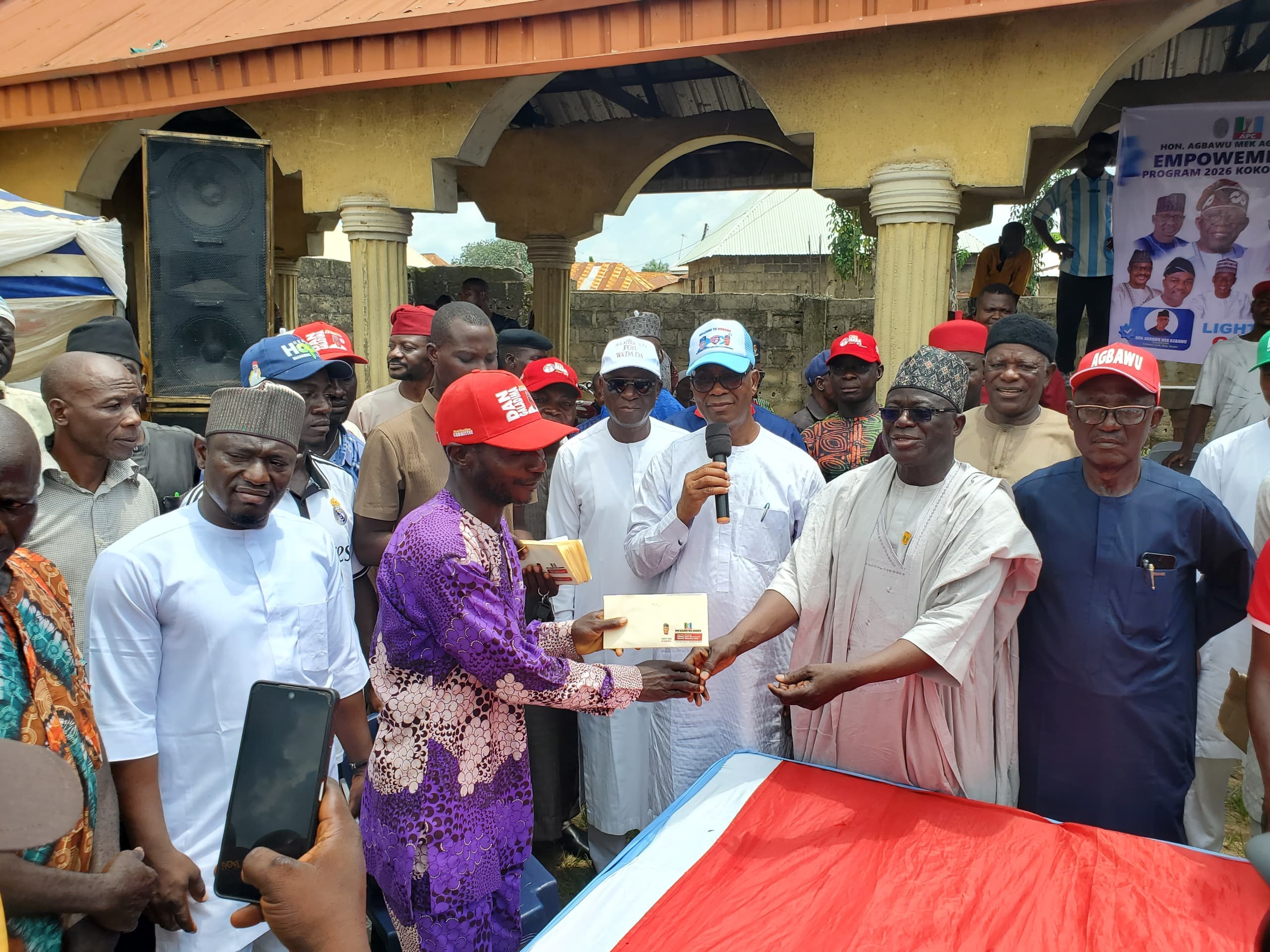Chairman Kokona LGA, as well as the Chairman, Wamba LGA and the secretary of the APC, Nasarawa State, presenting Cash support to one of the beneficiaries.